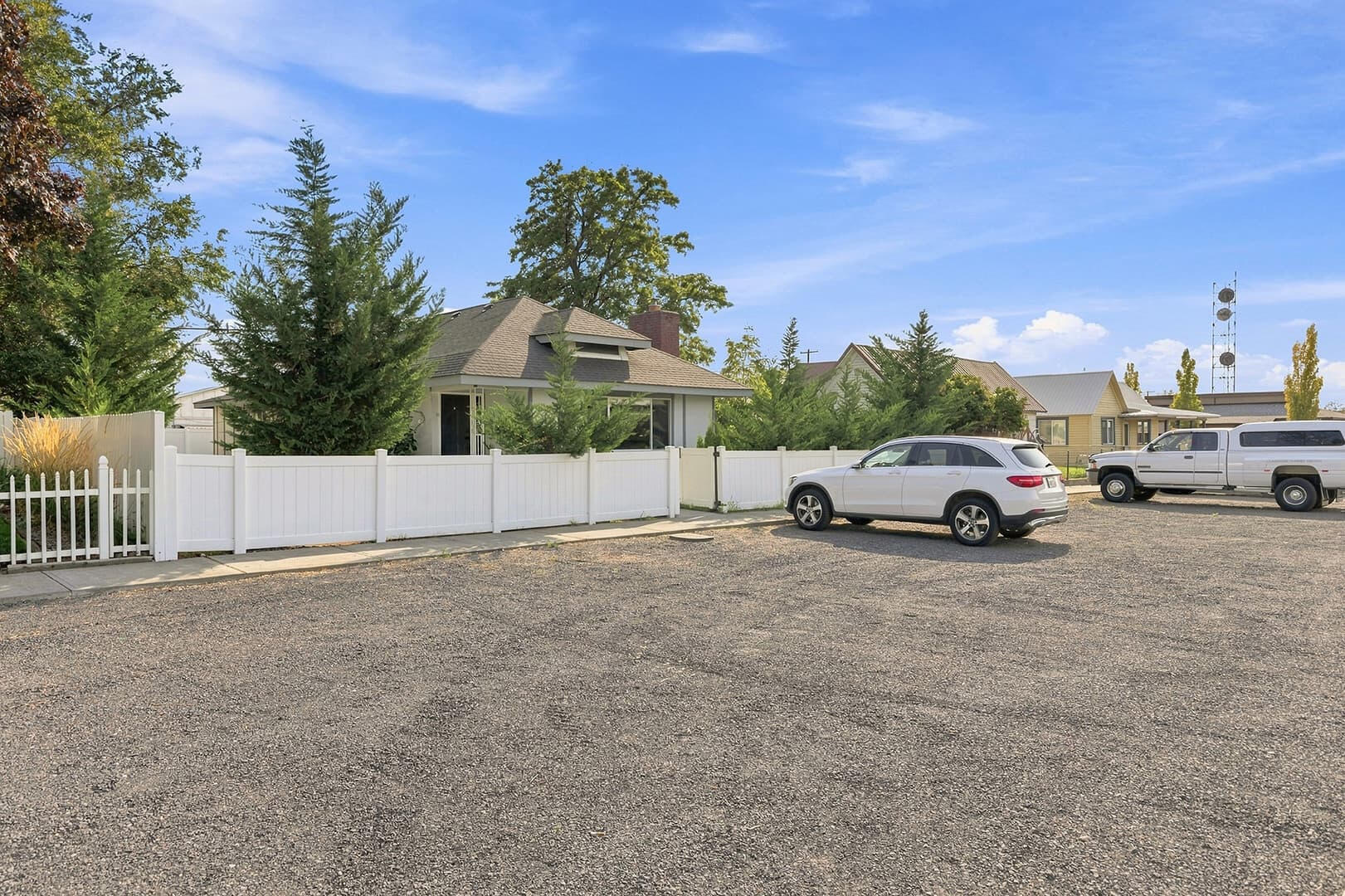 Wide gravel parking area with vehicles beside Sun Lake Retreat in Coulee City.